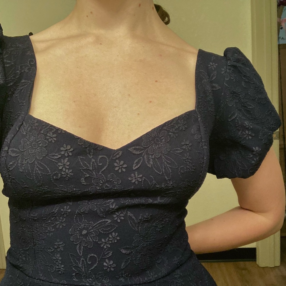Francesca's Collections Navy Textured Floral Midi Dress with Puff Sleeves NWOT